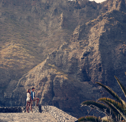 Couple on the edge of the Masca Gorge viewpoint